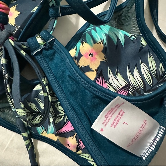 Xhilaration Floral Bikini Top - Picture 3 of 3